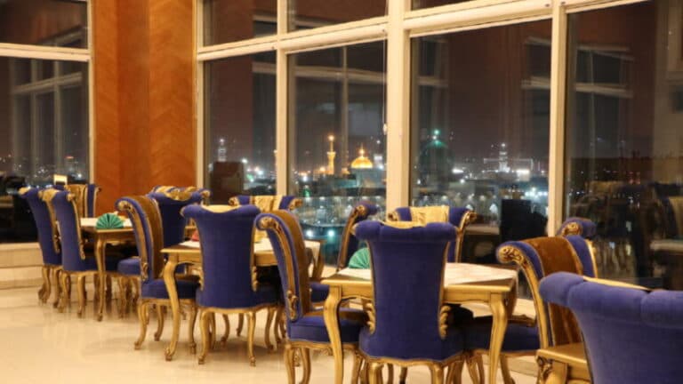 نمای شب هتل